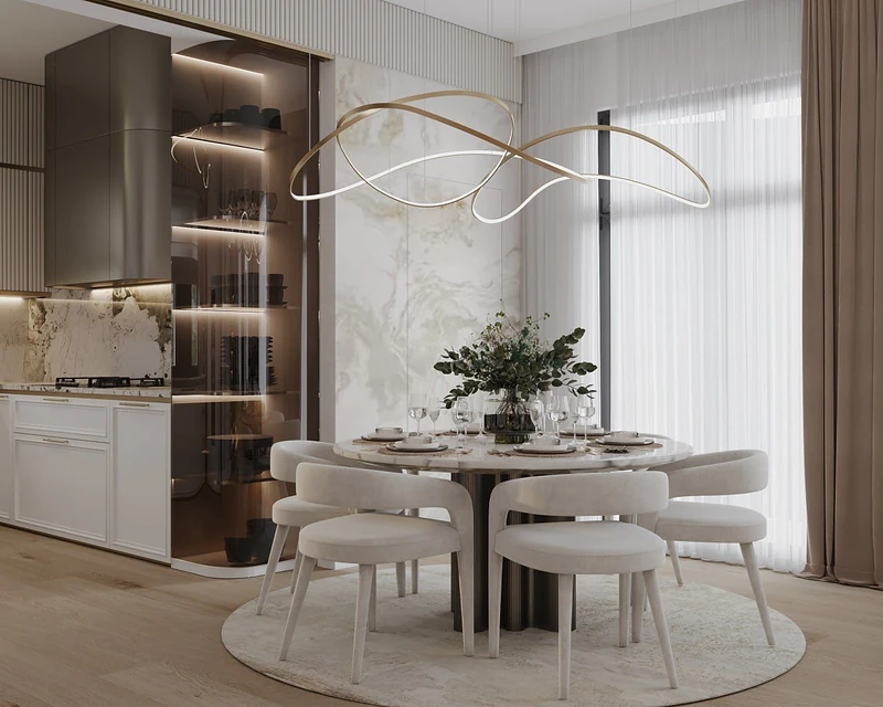 Masă rotundă de dining cu scaune crem, sub un corp de iluminat din inele de alamă.